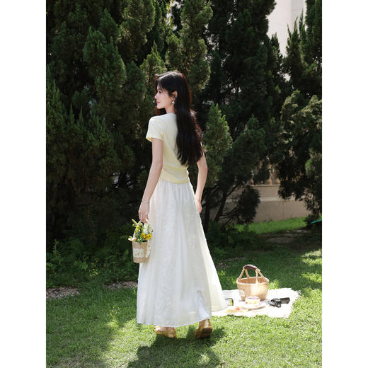 鹿向南「松露月光」气质白色半身裙女2026夏季高级感碎花A字长裙 商品图3