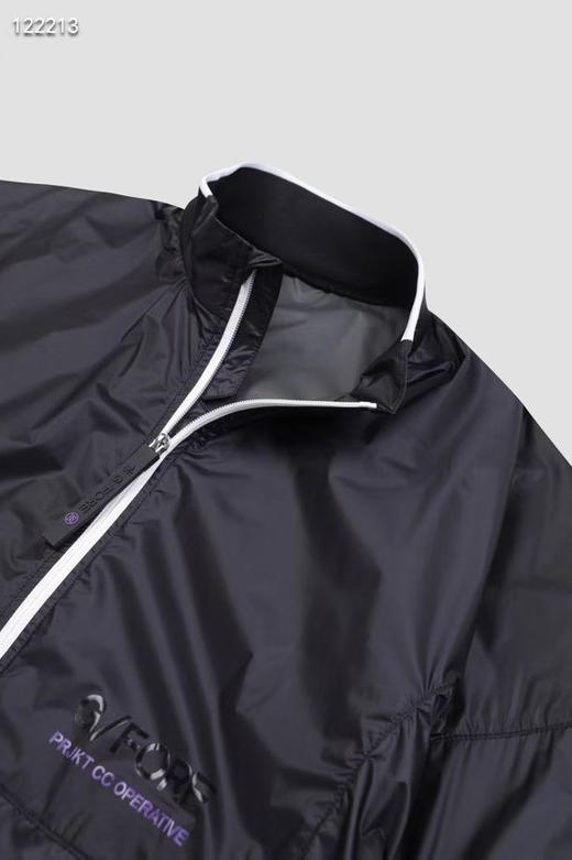 韩单G4秋季男士光泽感防风单层外套来啦！韩🇰🇷单出货,细节全部肉眼可见，光泽感功能性都是杠杠的！不厚，薄款，初秋初春单穿用的！
颜色: 黑色
尺寸: M L XL XXL 商品图3