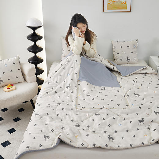 南方生活奶油泡芙二合一抱枕被-北欧鹿（40*40打开100*150cm） 商品图4