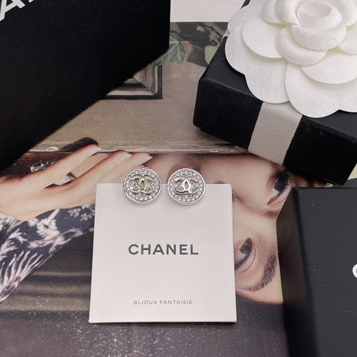 HD23 香奈儿 26春夏最新款 香金c满钻银纽耳钉 商品图3