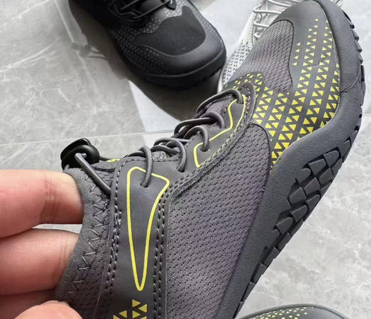 全新正品外贸男士运动户外轻量化复古赤足鞋溯溪鞋

黑色，灰色

尺码40 41 42 43 44 45 运动鞋码不偏码 商品图3