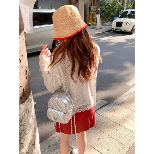 <曾小咸推荐>宽松蕾丝拼接V领长袖T恤【预售7-15天发货】 商品图4