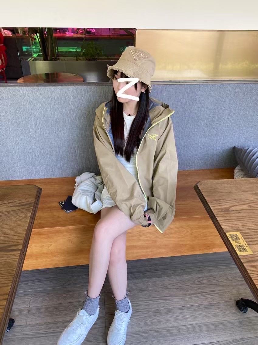 始祖鸟 新Beta系列 Light Weight冲锋衣