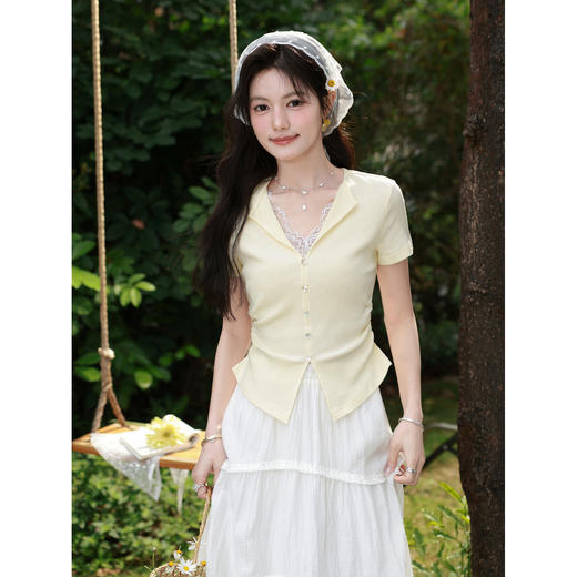 鹿向南「花野漫夏」高级感杏色短袖T恤女夏季新款减龄V领蕾丝上衣 商品图4