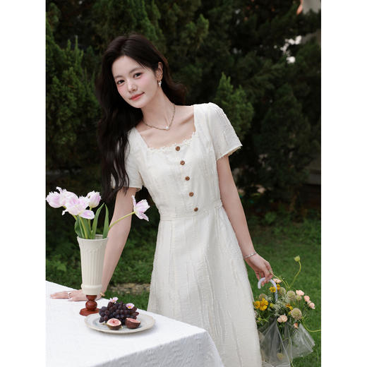 鹿向南【0331/20:00新品前1小时5折限量100件】浅杏色连衣裙 商品图1