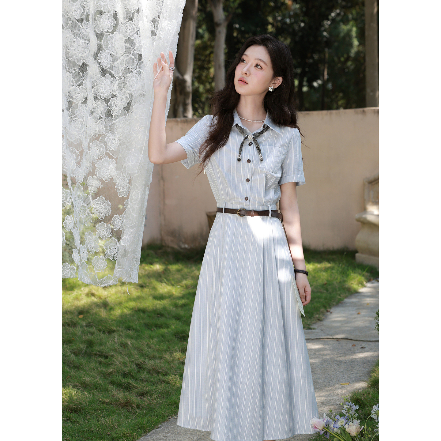 鹿向南【0331/20:00新品前1小时5折限100件】蓝条通勤短袖连衣裙