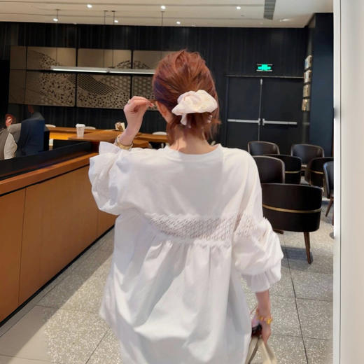 韩国订单云上舞白镂空拼接小喇叭袖T恤衫 商品图1