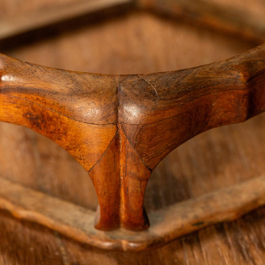 清早期	黄花梨马蹄足带托泥葵口六足器座 商品图3