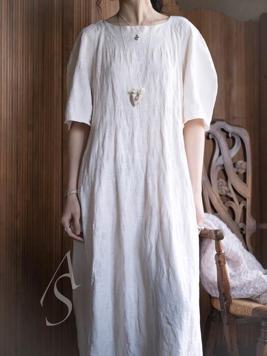 Boboutic 26SS 珍珠白织毯肌理丝麻短袖连衣裙 商品图3
