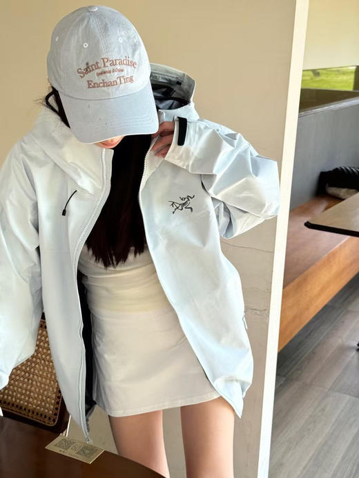 始祖鸟 新Beta系列 Light Weight冲锋衣 商品图5