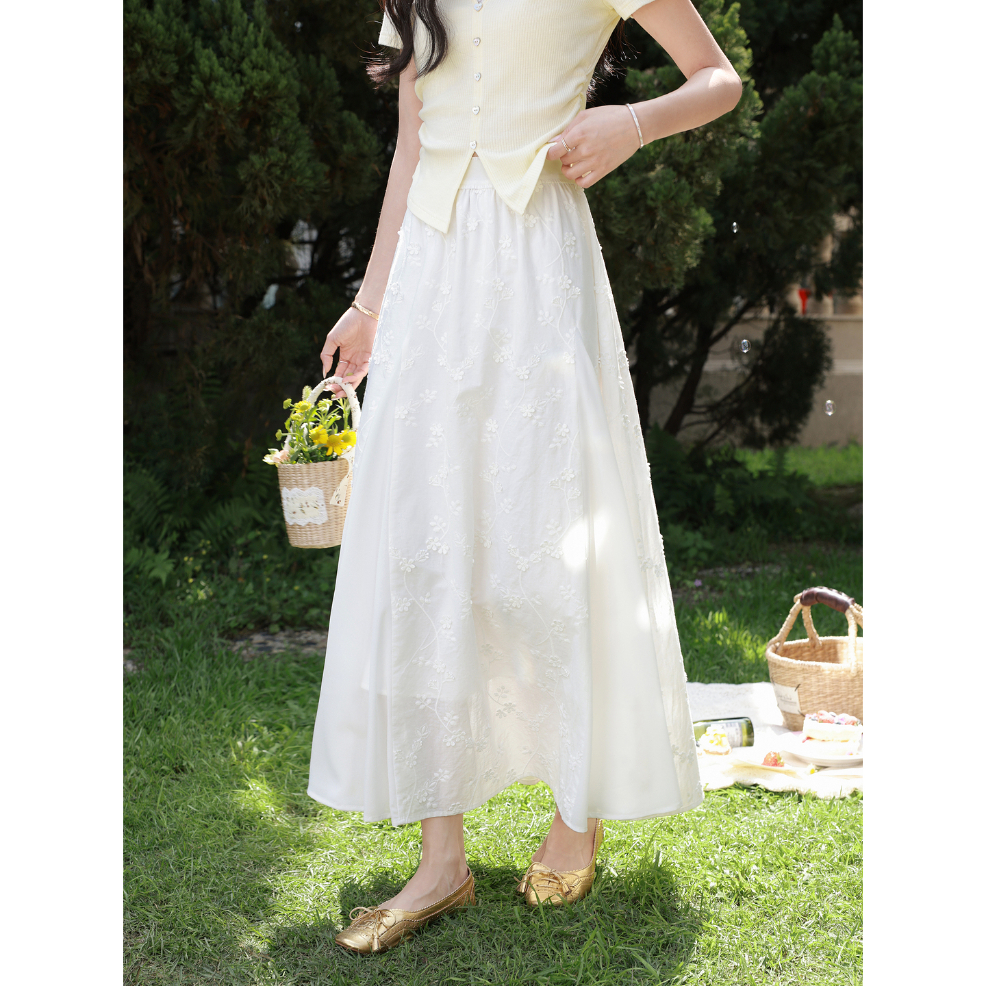 鹿向南「松露月光」气质白色半身裙女2026夏季高级感碎花A字长裙