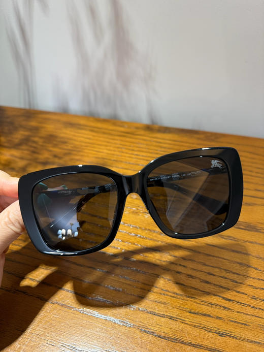 328-6 独家圆正 BB大方框 格纹镜腿 时尚墨镜 防晒太阳镜 炒鸡舒适 商品图1