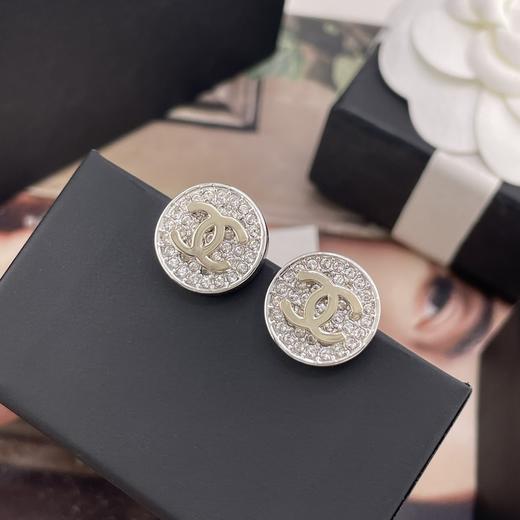 HD23 香奈儿 26春夏最新款 香金c满钻银纽耳钉 商品图8