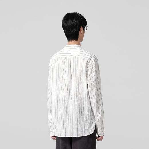 【9.5折】5楼威可多男士白底灰条棉舒适亲肤条纹宽松休闲时尚长袖衬衫VRW26152729吊牌价1190活动价1130 商品图3