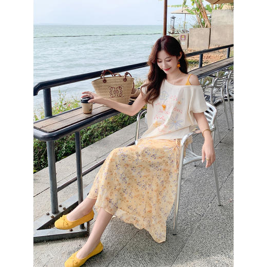 <曾小咸推荐>斜肩印花薄款罩衫T恤短袖【预售7-15天发货】 商品图3