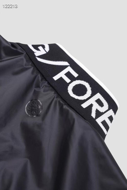 韩单G4秋季男士光泽感防风单层外套来啦！韩🇰🇷单出货,细节全部肉眼可见，光泽感功能性都是杠杠的！不厚，薄款，初秋初春单穿用的！
颜色: 黑色
尺寸: M L XL XXL 商品图5