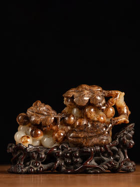 清	和田白玉松鼠葡萄纹摆件