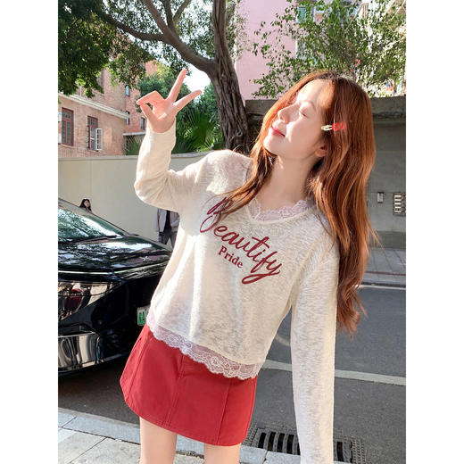 <曾小咸推荐>宽松蕾丝拼接V领长袖T恤【预售7-15天发货】 商品图0