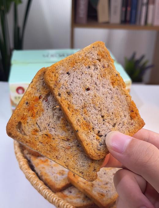 漠漠有礼粗粮烤馍片，一家人都可以吃的粗粮馍片  添加三色藜麦（黑藜麦、红藜麦、白藜麦）、双色亚麻籽≥19% 越嚼越香！！ 商品图5