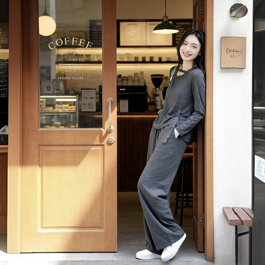 秒变三七分身材！【茜妙源-轻氧时尚镂空套装】柔软透气软糯面料，领口别致镂空设计，腰部侧边收褶，高腰遮肉宽松版型，遮胯显瘦不挑身材，慵懒舒适包容性强，懒人休闲百搭神器 商品图0