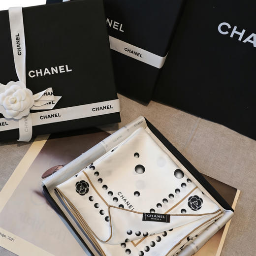 Chanel珍珠山茶花系列。白底山茶花。黑金山茶花。自己备注颜色。 商品图7