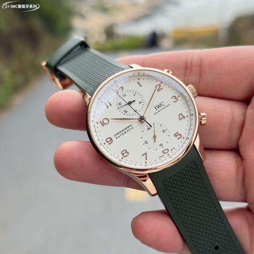 ZF+厂IWC葡萄牙系列计时腕表——IW371620➕这款熊猫盘371620有一种简洁随性、恰到好处的优雅感设计，并拥有金钢表壳及迷人的弧度。表壳直径只有41毫米，厚度13毫米，非常适合日常佩戴❕❕❕ 商品图5