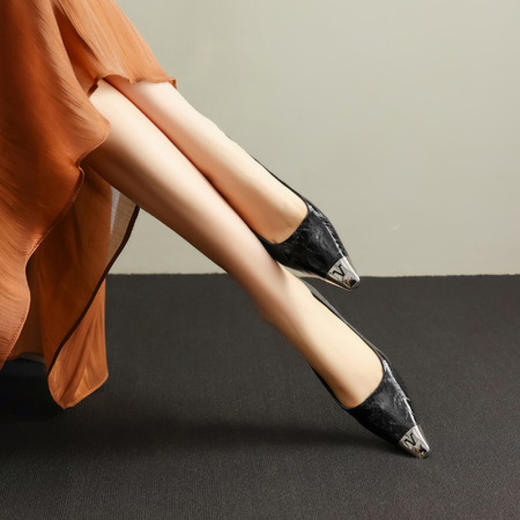 【预售5天】单鞋女法式不累脚绝美配裙子新款春季漂亮尖头高跟异形金属头DB&M6713 商品图4