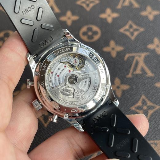 ZF+厂IWC葡萄牙系列计时腕表——IW371620➕这款熊猫盘371620有一种简洁随性、恰到好处的优雅感设计，并拥有金钢表壳及迷人的弧度。表壳直径只有41毫米，厚度13毫米，非常适合日常佩戴❕❕❕ 商品图2