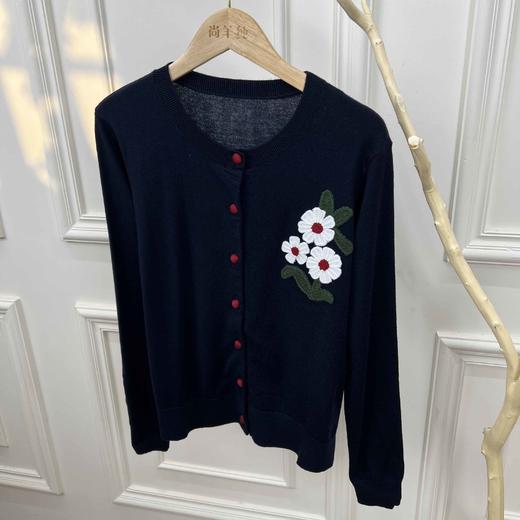 春日花信~85真丝+15羊毛圆领刺绣提花开衫女休闲针织外套 商品图2
