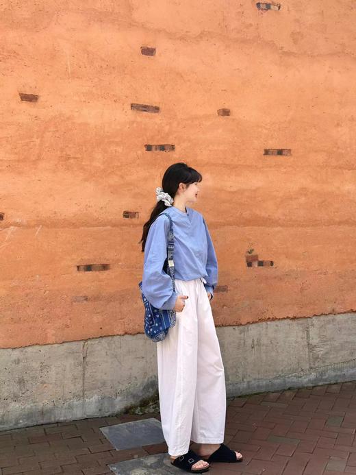 F032959显白蔚蓝色~早春新款新中式设计感领口盘扣气质衬衫 商品图9