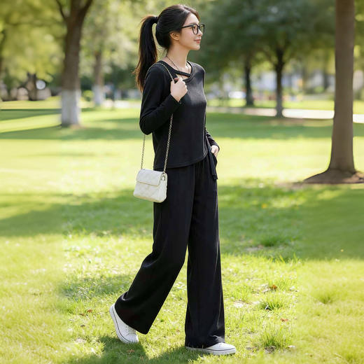 秒变三七分身材！【茜妙源-轻氧时尚镂空套装】柔软透气软糯面料，领口别致镂空设计，腰部侧边收褶，高腰遮肉宽松版型，遮胯显瘦不挑身材，慵懒舒适包容性强，懒人休闲百搭神器 商品图1