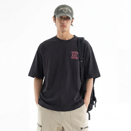 DRONKOO 2026 圆领左胸绣线字母喷色后幅喷色三排字母微阔短袖T恤 商品图2