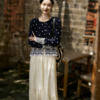 下单3-7天发货！LONGNVFAIR 藏青色撞白满天星刺绣花边上衣/奶油色花瓣半裙套装 一眼沦陷的东方雅致 梨形身材遮肉显瘦 温柔清冷国风穿搭 商品缩略图6