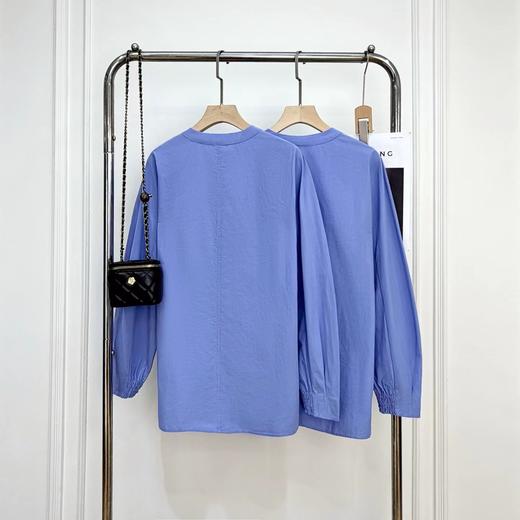 F032959显白蔚蓝色~早春新款新中式设计感领口盘扣气质衬衫 商品图2