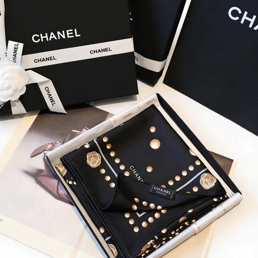 Chanel珍珠山茶花系列。白底山茶花。黑金山茶花。自己备注颜色。 商品图4