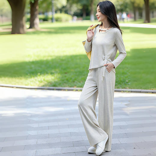 秒变三七分身材！【茜妙源-轻氧时尚镂空套装】柔软透气软糯面料，领口别致镂空设计，腰部侧边收褶，高腰遮肉宽松版型，遮胯显瘦不挑身材，慵懒舒适包容性强，懒人休闲百搭神器 商品图2
