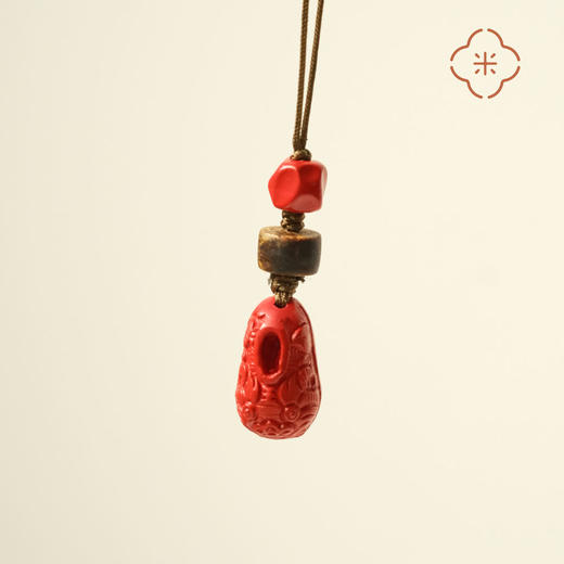 米马饰物 锤纹朱砂沉香手机挂 手里有温 心里有稳 包挂手机挂两用 商品图3