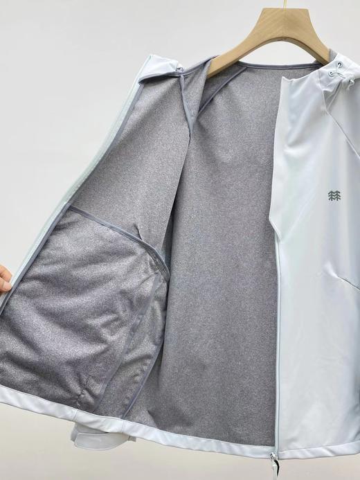 F032975男士户外休闲外套防风防水透气轻量硬壳冲锋衣 商品图8