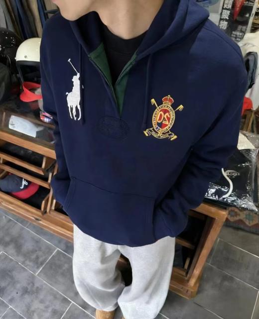 F032964字母数字图案刺绣大马标20周年纪念徽章连帽套头长袖卫衣 商品图8