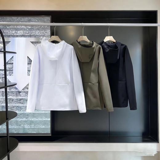 F032943轻薄舒适透气半拉链机能休闲连帽卫衣外套 商品图1