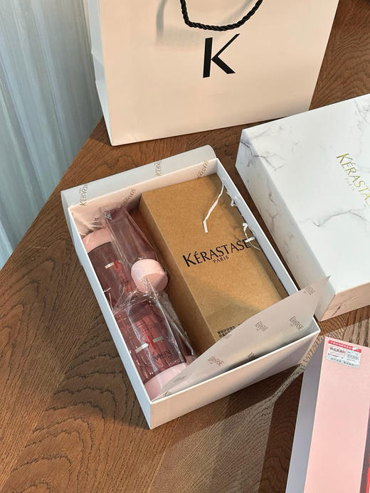 海免新品卡诗净油蓬松奢享礼盒5件套！
 套盒配置超划算 🎁
内含：卡诗元气姜洗发水500ML*1
➕卡诗元气姜洗发水 80ML*4.配手提袋 商品图14