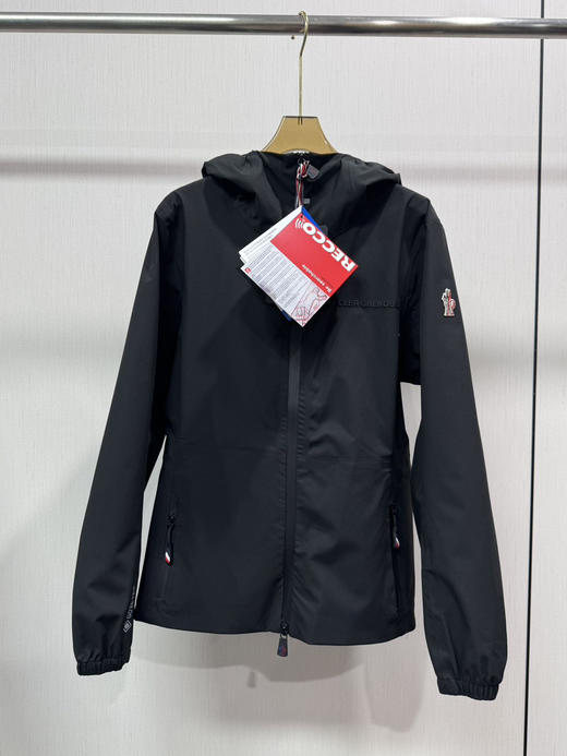 出欧洲原单 MonclerGrenoble冲锋衣系列连帽女士冲锋衣，
颜色：暗夜黑，暖砂橙，暖雾灰
尺码：0.1.2.3 商品图0