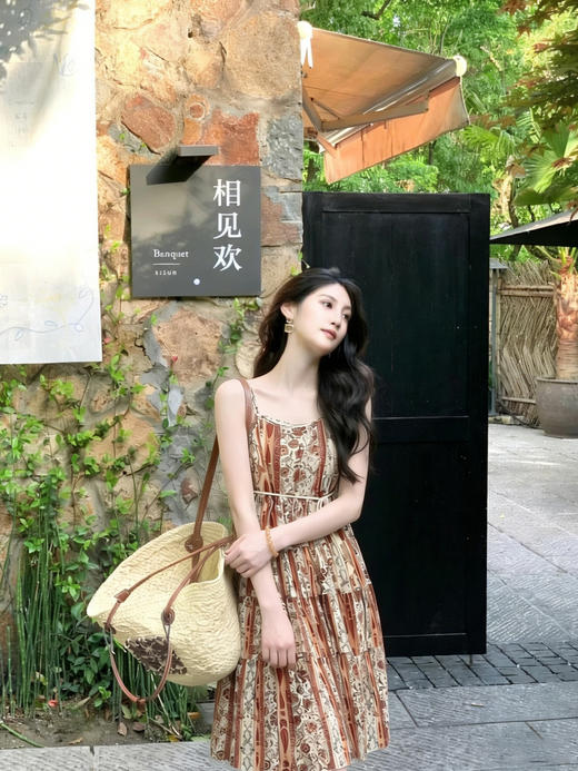 专柜实拍【波西米亚风！】拉夏贝尔/La Chapelle天丝+亚麻！法式碎花吊带连衣裙压褶可调节肩带收腰A字裙含流苏腰带 商品图6
