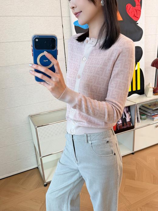 芬迪 新款杏粉色老花针织开衫 商品图5
