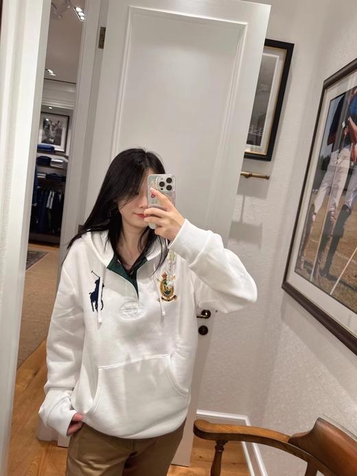 F032964字母数字图案刺绣大马标20周年纪念徽章连帽套头长袖卫衣 商品图13