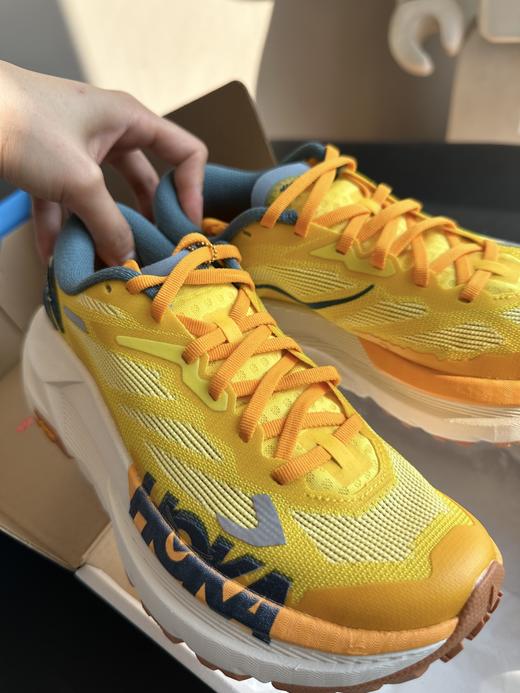 HOKA的这款Mafate X户外越野跑鞋看了一下小红书 dou是跑步爱好者们对它的满分评价！既有颜值又有实力 商品图1