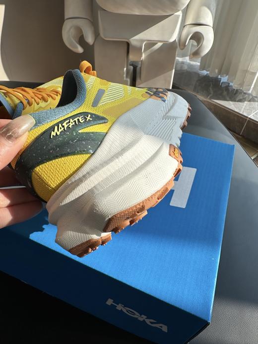 HOKA的这款Mafate X户外越野跑鞋看了一下小红书 dou是跑步爱好者们对它的满分评价！既有颜值又有实力 商品图2