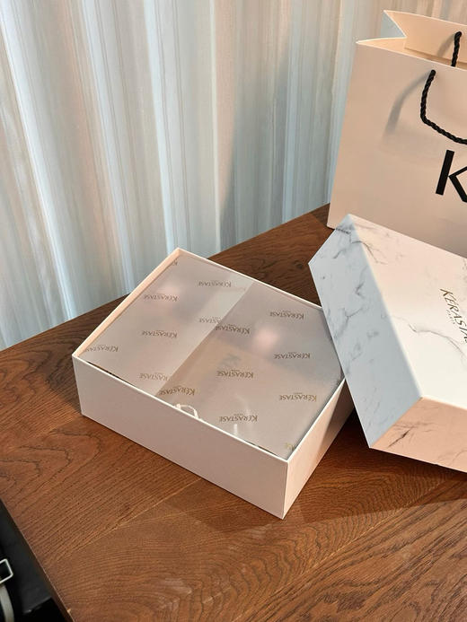 海免新品卡诗净油蓬松奢享礼盒5件套！
 套盒配置超划算 🎁
内含：卡诗元气姜洗发水500ML*1
➕卡诗元气姜洗发水 80ML*4.配手提袋 商品图13