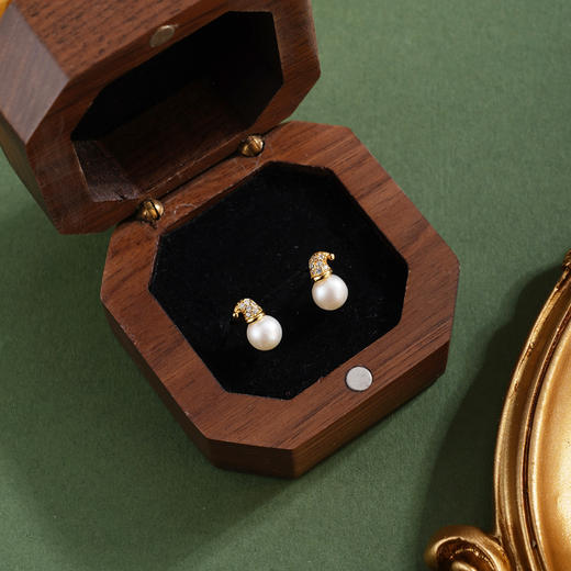 子佩集【雪顶奇缘】银S925珍珠惜王妃耳钉【SGE0350011】镀金帽子2602 商品图1