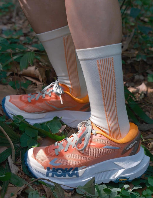 HOKA的这款Mafate X户外越野跑鞋看了一下小红书 dou是跑步爱好者们对它的满分评价！既有颜值又有实力 商品图10